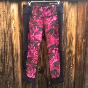 Carrie Underwood Capri length leggings, size Large